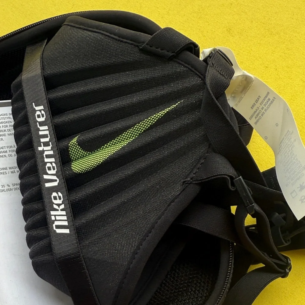 NIKE Venturer Sport Performance Mask